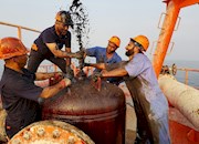صادرات نفت در لاوان   شیلنگ‎های گوی شناور صادرات نفت در لاوان تعویض شد