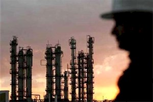 کاهش درآمد نفت ایران با صادرات مواد پتروشیمی پُر می‌شود