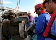 به همت کارکنان شرکت پایانه‌ها در جزیره خارگ انجام شد :  عملیات موفق پهلودهی نفتکش های پهن پیکر در شرایط بد جوی